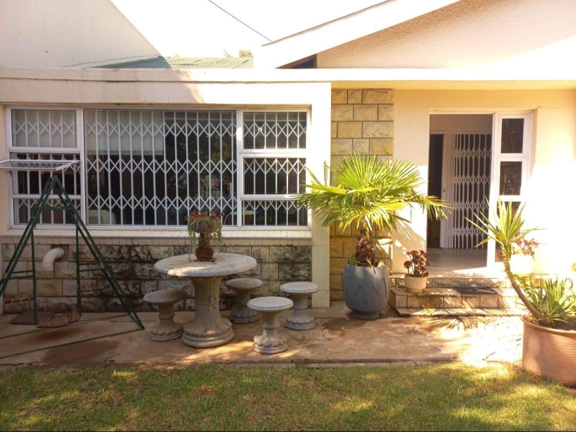 Anri Guesthouse Bloemfontein Exterior photo