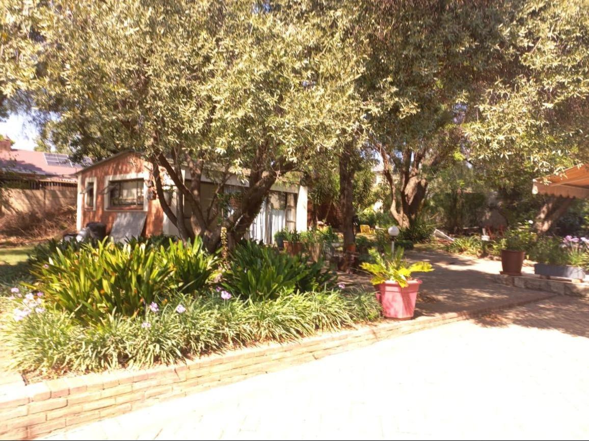 Anri Guesthouse Bloemfontein Exterior photo